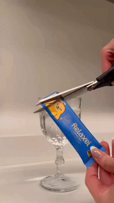 Relaxei sendo preparado num copo com água